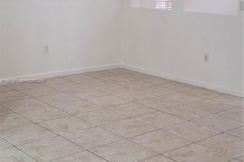 Снять в аренду таунхаус в Хомстед, Флорида 4 спальни, 171.87м2, № 2005992 - фото 17