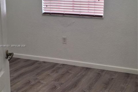 Снять в аренду таунхаус в Хомстед, Флорида 4 спальни, 171.87м2, № 2005992 - фото 18