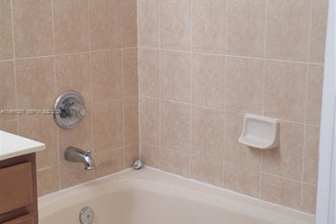 Снять в аренду таунхаус в Хомстед, Флорида 4 спальни, 171.87м2, № 2005992 - фото 29