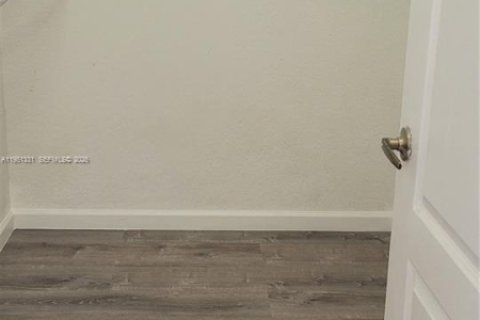 Снять в аренду таунхаус в Хомстед, Флорида 4 спальни, 171.87м2, № 2005992 - фото 27