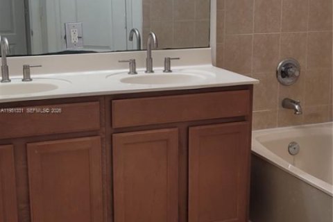 Снять в аренду таунхаус в Хомстед, Флорида 4 спальни, 171.87м2, № 2005992 - фото 28