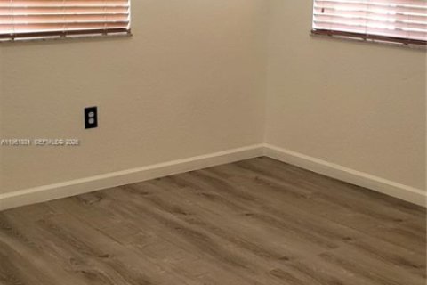 Снять в аренду таунхаус в Хомстед, Флорида 4 спальни, 171.87м2, № 2005992 - фото 19