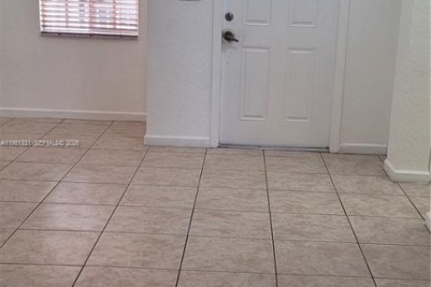 Снять в аренду таунхаус в Хомстед, Флорида 4 спальни, 171.87м2, № 2005992 - фото 13