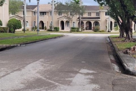 Снять в аренду таунхаус в Хомстед, Флорида 4 спальни, 171.87м2, № 2005992 - фото 7