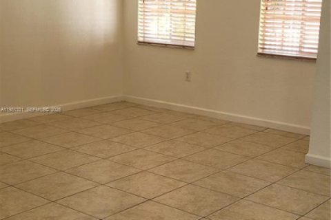 Снять в аренду таунхаус в Хомстед, Флорида 4 спальни, 171.87м2, № 2005992 - фото 6