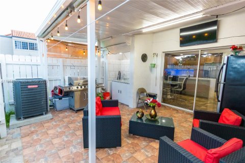 Купить таунхаус в Майами, Флорида 3 спальни, 141.49м2, № 2020631 - фото 29