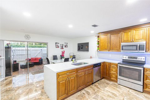 Купить таунхаус в Майами, Флорида 3 спальни, 141.49м2, № 2020631 - фото 8