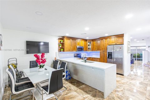 Купить таунхаус в Майами, Флорида 3 спальни, 141.49м2, № 2020631 - фото 7