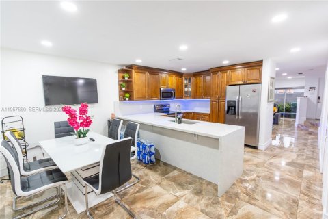 Купить таунхаус в Майами, Флорида 3 спальни, 141.49м2, № 2020631 - фото 11