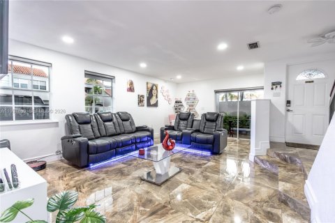 Купить таунхаус в Майами, Флорида 3 спальни, 141.49м2, № 2020631 - фото 5