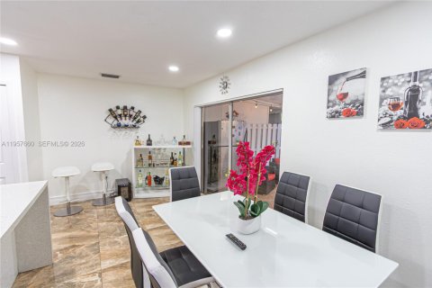 Купить таунхаус в Майами, Флорида 3 спальни, 141.49м2, № 2020631 - фото 14