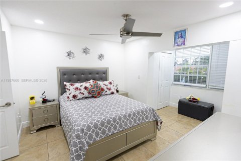 Купить таунхаус в Майами, Флорида 3 спальни, 141.49м2, № 2020631 - фото 17