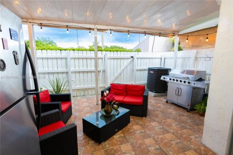 Купить таунхаус в Майами, Флорида 3 спальни, 141.49м2, № 2020631 - фото 30