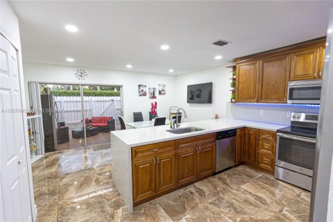 Купить таунхаус в Майами, Флорида 3 спальни, 141.49м2, № 2020631 - фото 13