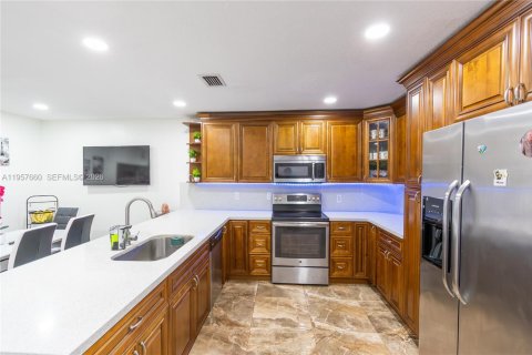 Купить таунхаус в Майами, Флорида 3 спальни, 141.49м2, № 2020631 - фото 10