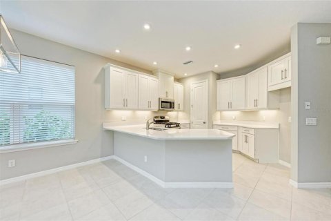Villa ou maison à louer à Bradenton, Floride: 5 chambres, 230.4 m2 № 2106990 - photo 5