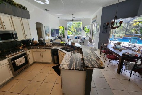 House in Tampa, Florida 5 bedrooms, 335.38 sq.m. № 1760064 - photo 29