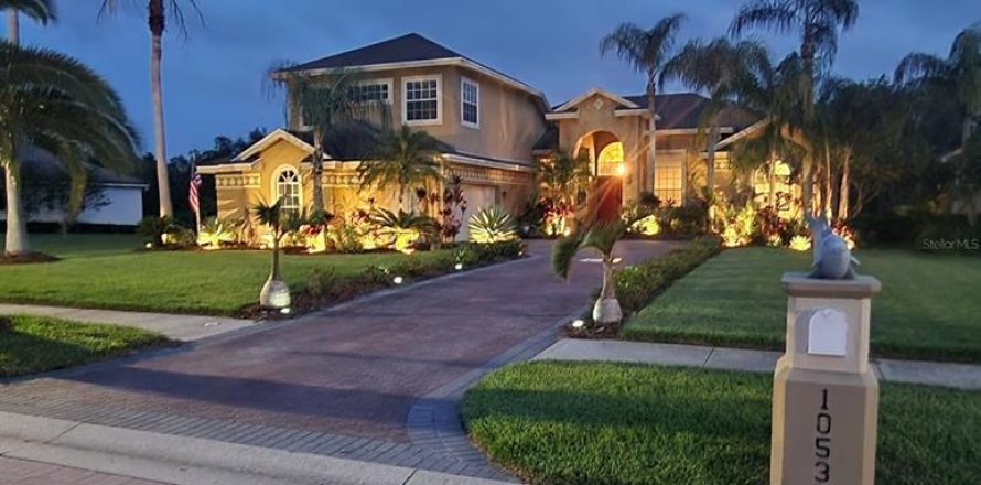 House in Tampa, Florida 5 bedrooms, 335.38 sq.m. № 1760064