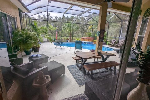 House in Tampa, Florida 5 bedrooms, 335.38 sq.m. № 1760064 - photo 4