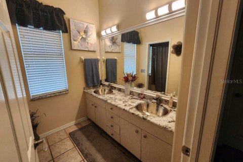 House in Tampa, Florida 5 bedrooms, 335.38 sq.m. № 1760064 - photo 14