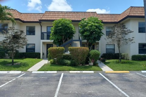 Condo in Lake Worth, Florida, 2 bedrooms  № 1168888 - photo 1