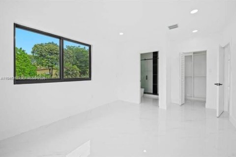 Снять в аренду виллу или дом в Майами, Флорида 3 спальни, 139.54м2, № 2003679 - фото 7