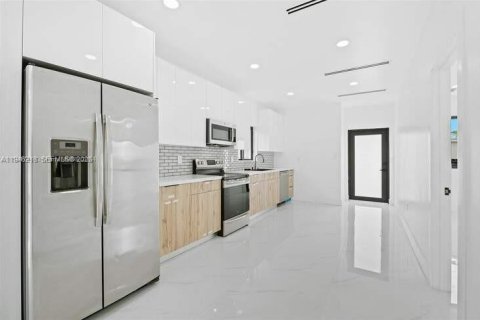 Снять в аренду виллу или дом в Майами, Флорида 3 спальни, 139.54м2, № 2003679 - фото 8