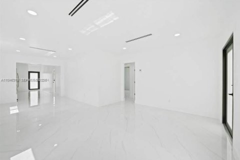 Снять в аренду виллу или дом в Майами, Флорида 3 спальни, 139.54м2, № 2003679 - фото 10