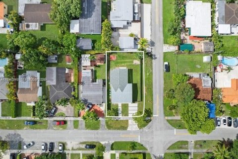 Снять в аренду виллу или дом в Майами, Флорида 3 спальни, 139.54м2, № 2003679 - фото 2