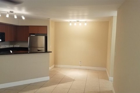 Condo in Margate, Florida, 2 bedrooms № 2031797 - photo 12