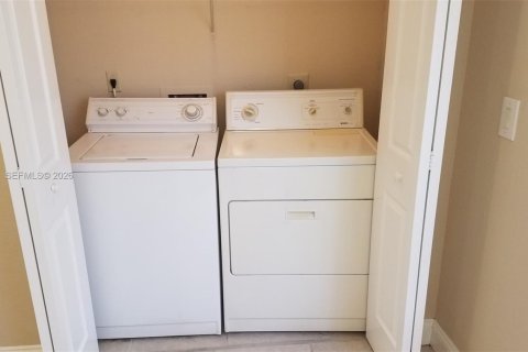 Condo in Margate, Florida, 2 bedrooms № 2031797 - photo 10