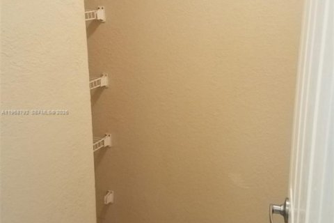 Condo in Margate, Florida, 2 bedrooms № 2031797 - photo 8