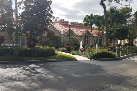 Condo in Margate, Florida, 2 bedrooms № 2031797 - photo 11