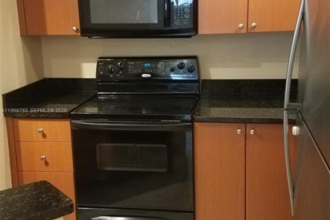 Condo in Margate, Florida, 2 bedrooms № 2031797 - photo 3