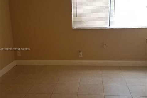 Condo in Margate, Florida, 2 bedrooms № 2031797 - photo 4