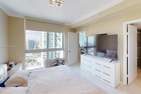 Condo in Miami, Florida, 2 bedrooms  № 1699867 - photo 7