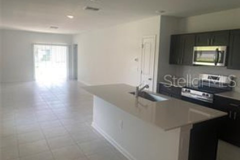 House in Eagle Lake, Florida 3 bedrooms, 134.15 sq.m. № 2230136 - photo 3