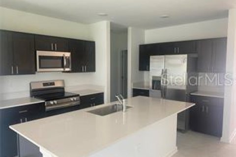 House in Eagle Lake, Florida 3 bedrooms, 134.15 sq.m. № 2230136 - photo 4