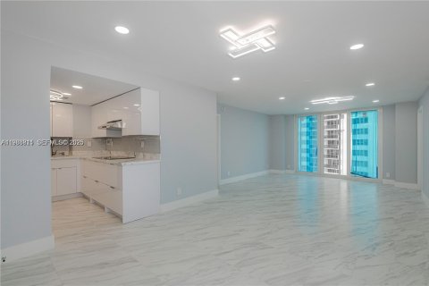Copropriété à louer à Hallandale Beach, Floride: 2 chambres, 88.26 m2 № 2044938 - photo 3