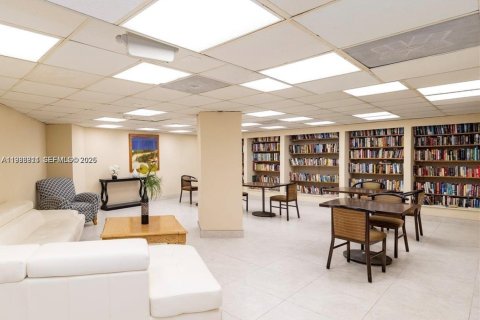 Copropriété à louer à Hallandale Beach, Floride: 2 chambres, 88.26 m2 № 2044938 - photo 26