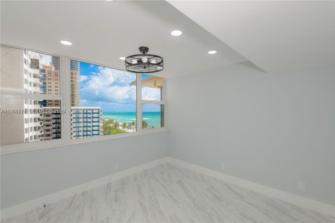 Copropriété à louer à Hallandale Beach, Floride: 2 chambres, 88.26 m2 № 2044938 - photo 14