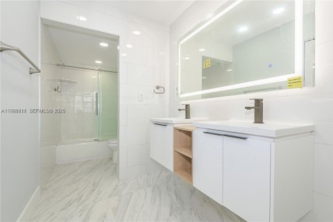 Copropriété à louer à Hallandale Beach, Floride: 2 chambres, 88.26 m2 № 2044938 - photo 21