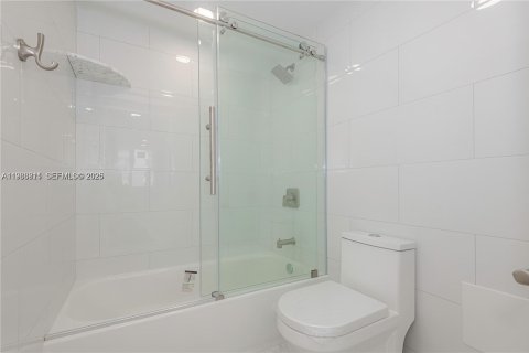 Copropriété à louer à Hallandale Beach, Floride: 2 chambres, 88.26 m2 № 2044938 - photo 22