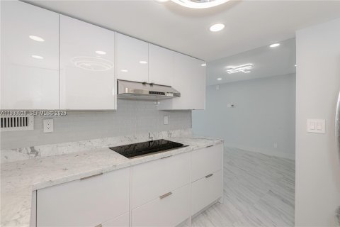 Copropriété à louer à Hallandale Beach, Floride: 2 chambres, 88.26 m2 № 2044938 - photo 10