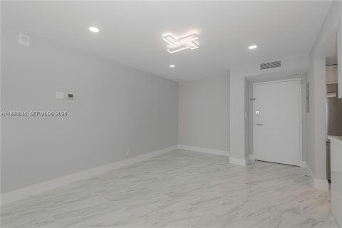 Copropriété à louer à Hallandale Beach, Floride: 2 chambres, 88.26 m2 № 2044938 - photo 6