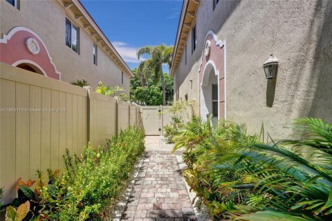 Townhouse in Fort Lauderdale, Florida 3 bedrooms, 210.14 sq.m. № 1890221 - photo 5