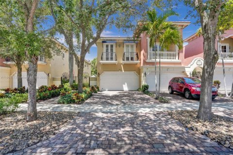 Townhouse in Fort Lauderdale, Florida 3 bedrooms, 210.14 sq.m. № 1890221 - photo 1