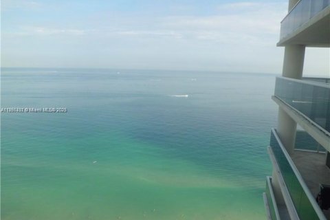 Condominio en venta en Hallandale Beach, Florida, 2 dormitorios, 165.55 m2 № 1875057 - foto 4