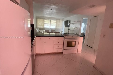 Copropriété à louer à Hallandale Beach, Floride: 1 chambre, 71.53 m2 № 2017613 - photo 11