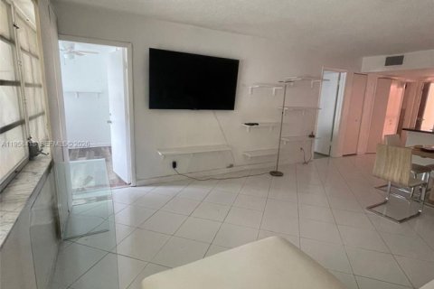 Copropriété à louer à Hallandale Beach, Floride: 1 chambre, 71.53 m2 № 2017613 - photo 16